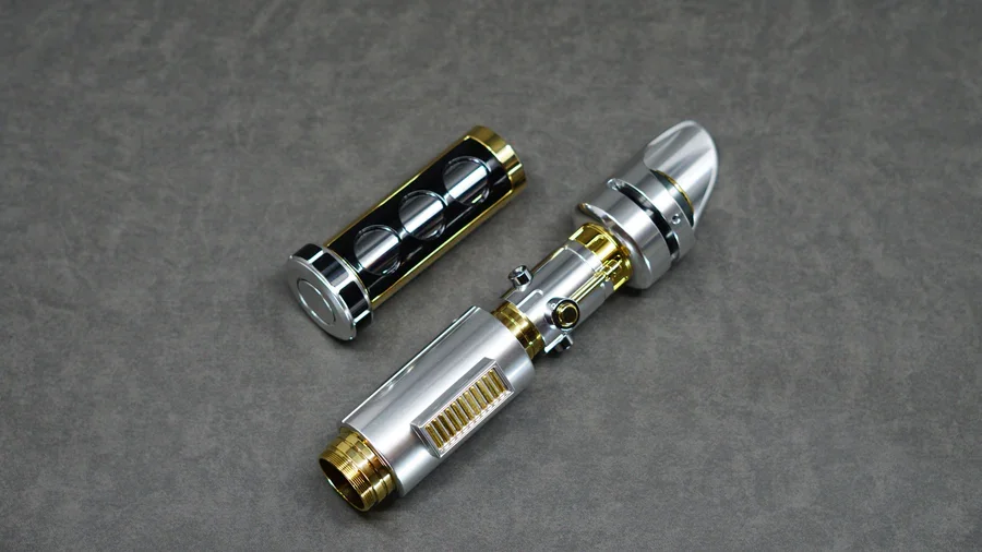 Рисунок 6 - Лазерный меч с серебряной или красной