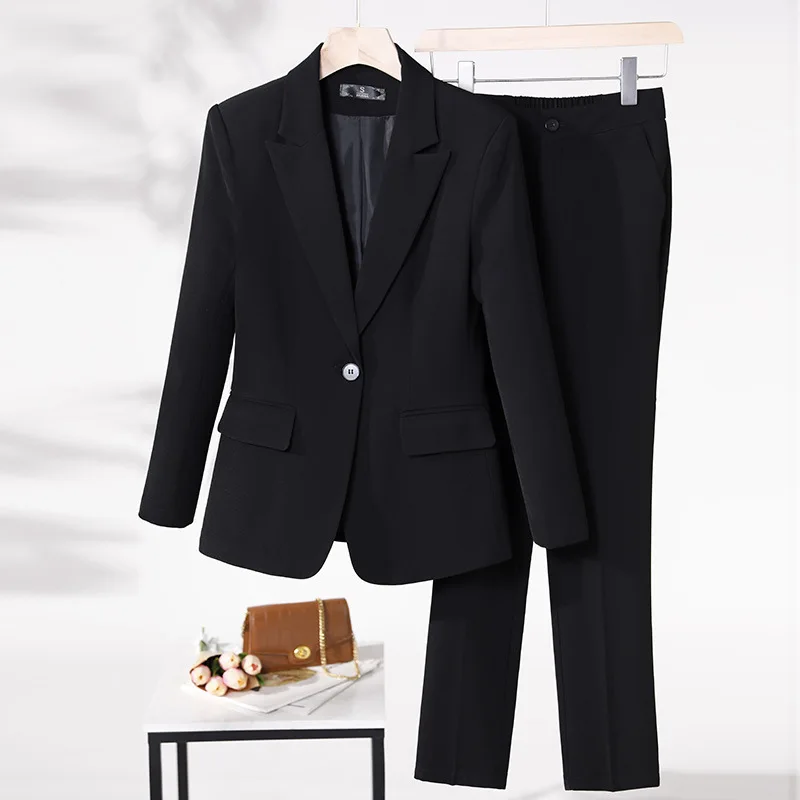 Рисунок 3 - Женский брючный костюм из двух предметов