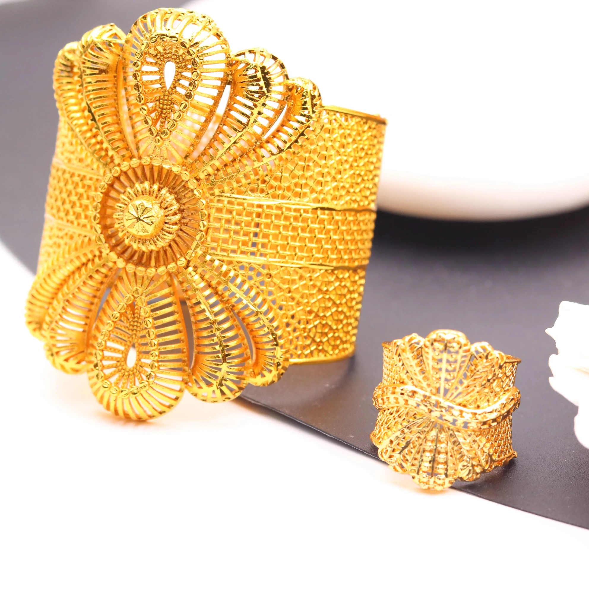 

24k Dubai Gold Bangles for Women Dubai Bride Wedding Ethiopian Bracelet Africa Bangle Arab Jewelry Gold Charm Ladies