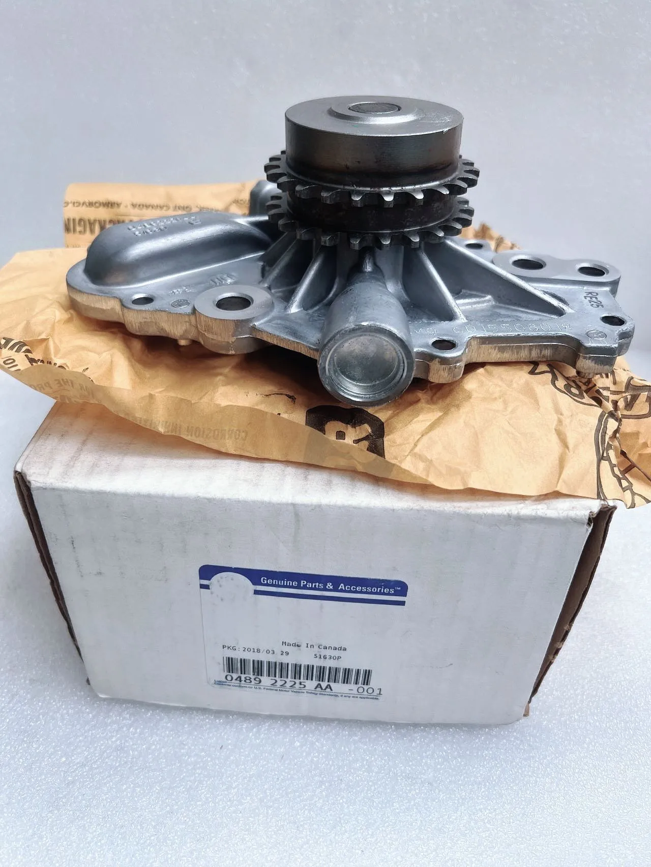 

Новый оригинальный водяной насос двигателя 4892225AA 4892225 для Chrysler 300C 2.7L