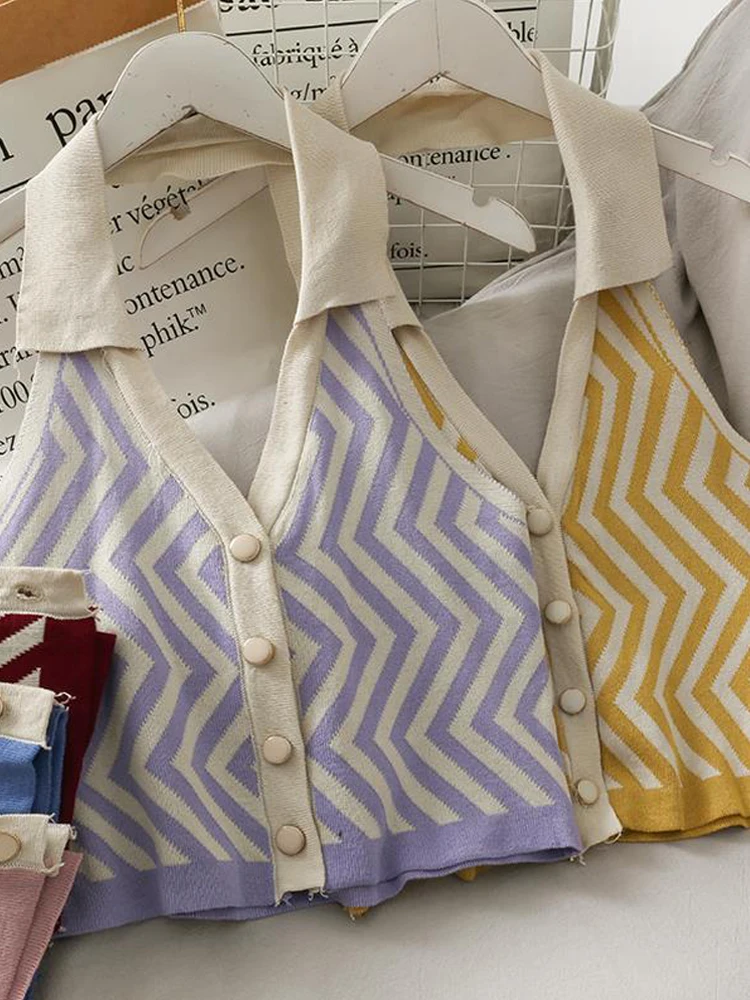 Женский трикотажный топ-поло с открытой спиной и пуговицами |