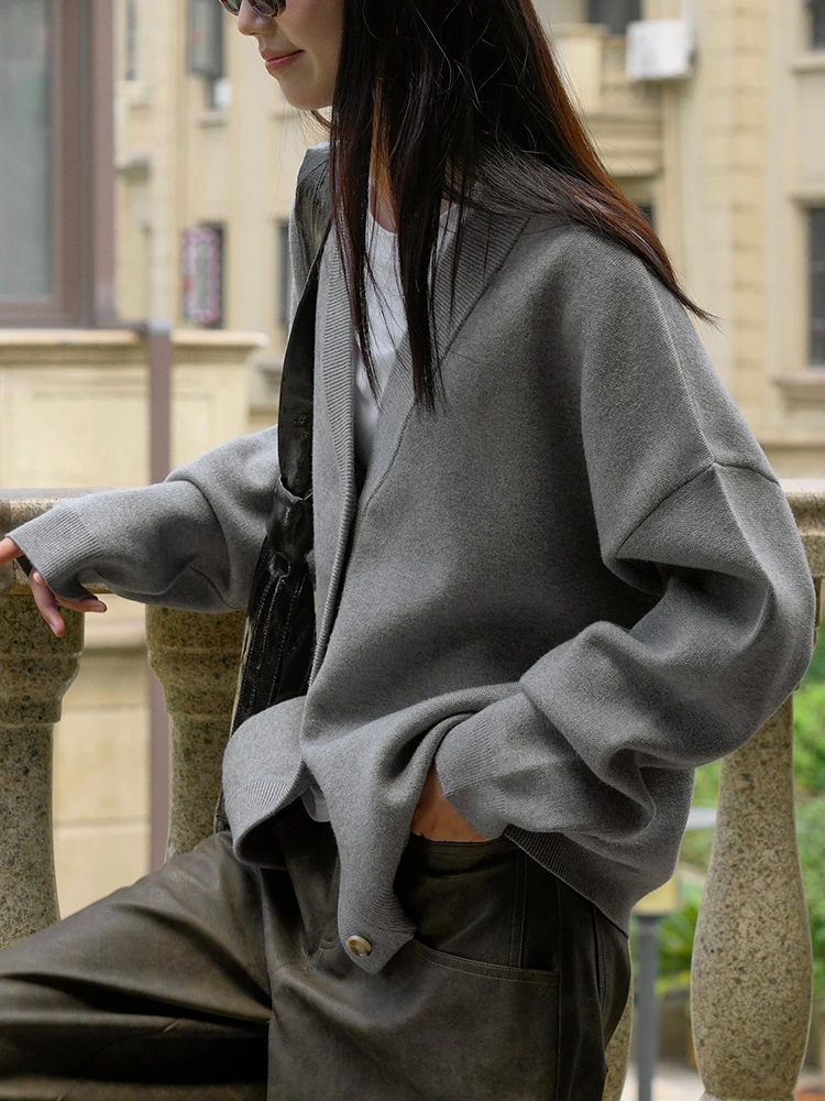 Женский вязаный кардиган с V-образным вырезом и длинным рукавом