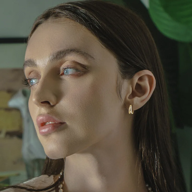 Женские серьги-гвоздики из серебра 925 пробы с муассанитом