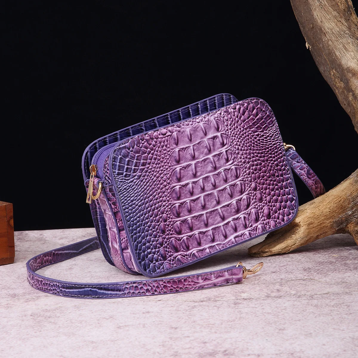 Модная квадратная дамская сумочка саквояж на плечо с узором под кожу крокодила