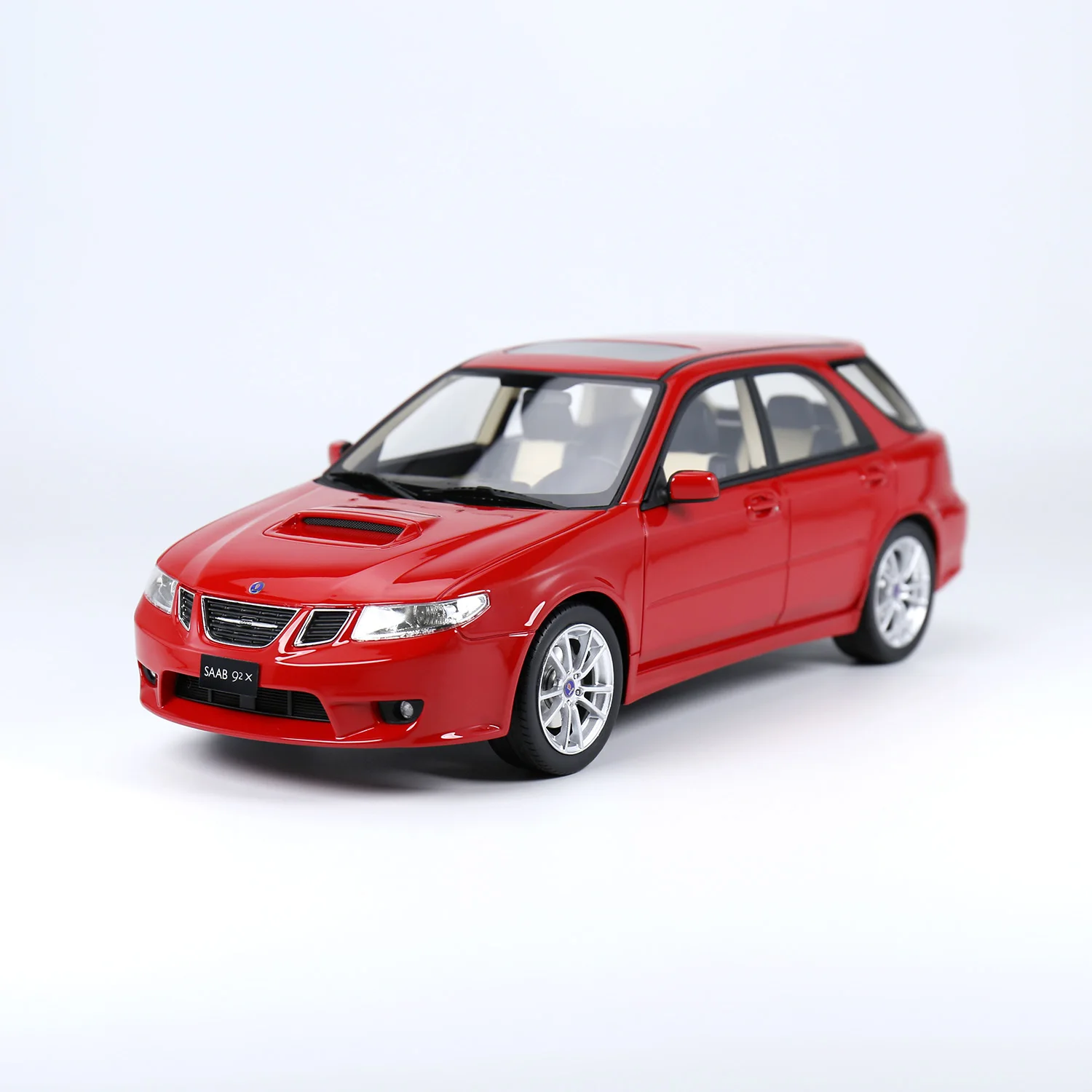 Фото 1-18 Saab 9-2X Модель из аэрозольной смолы RadScale №1