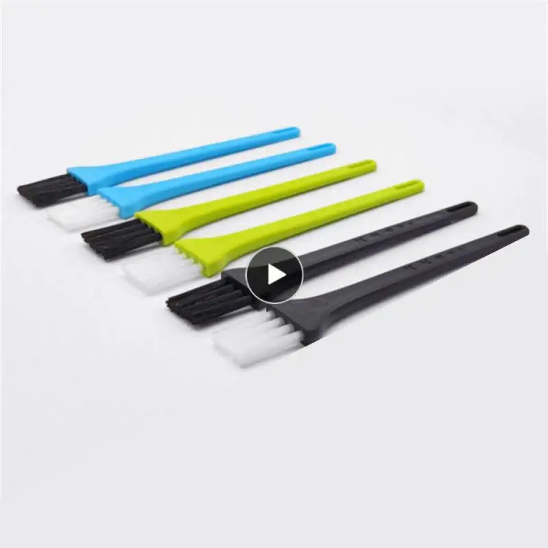 

Небольшая щетка в стиле ретро с защитой от истирания и засорения, плотная щетина, щетка для очистки пор, не повреждает оборудование