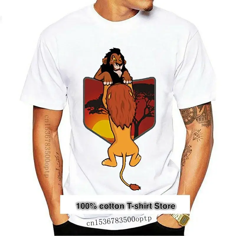 

Camiseta con bolsillo de MUFASA para hombre, camisa divertida de diseño de León, rey, RETRO, bonito, color, nueva