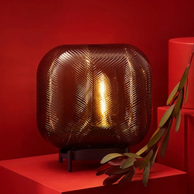 Настольная лампа в скандинавском и фінском стиле современная прикроватная для