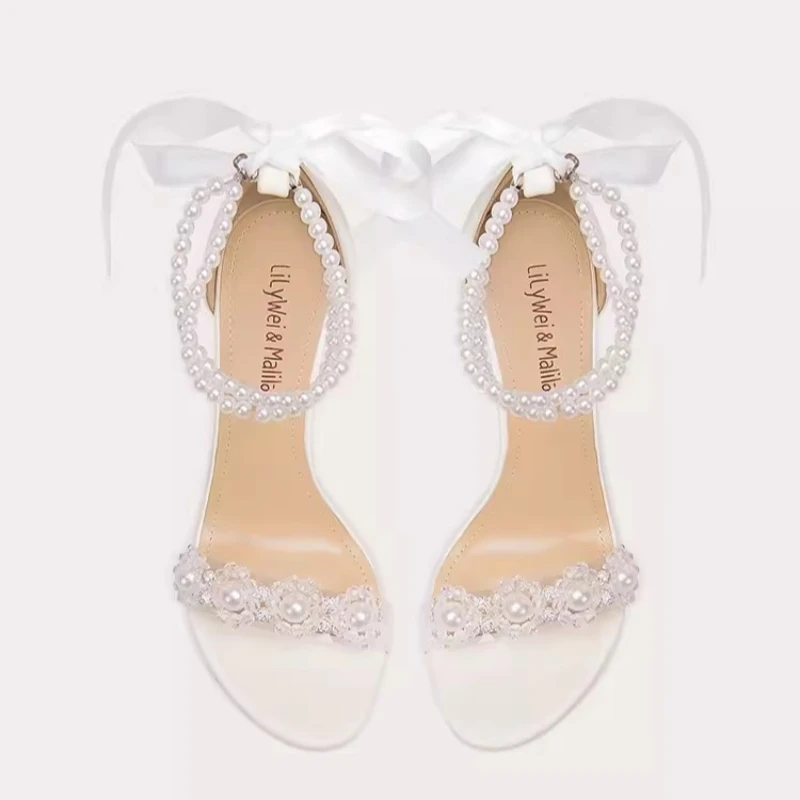 Рисунок 4 - Сандалии женские с шелковым лицевым покрытием