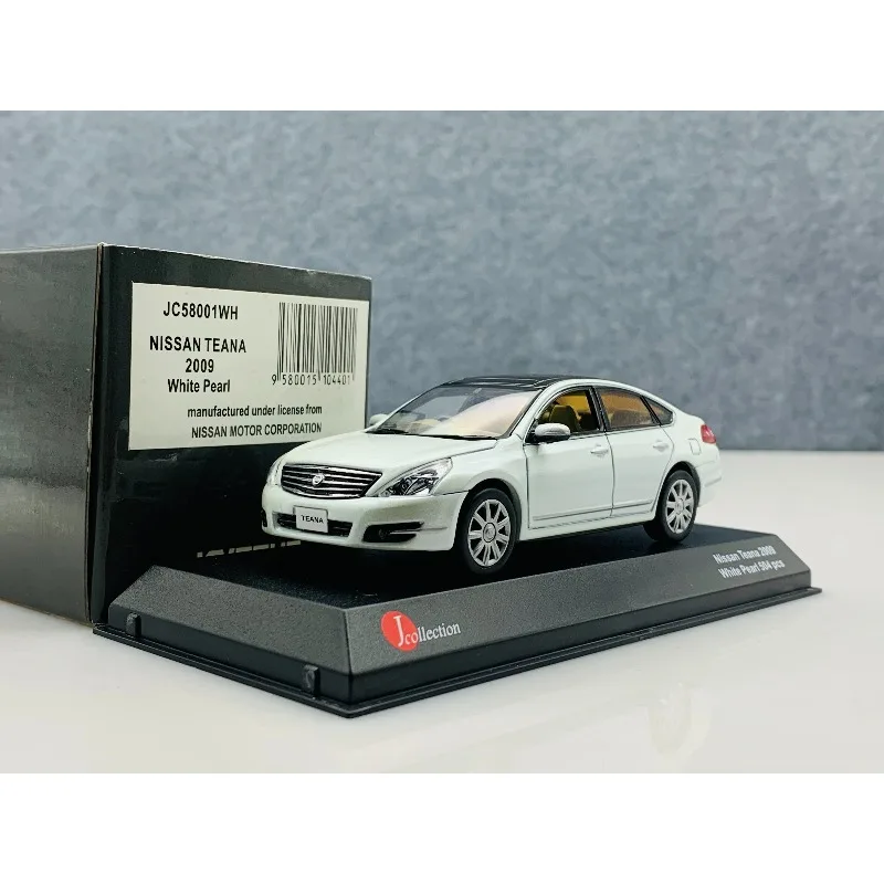 Фото Модель автомобиля J-COLLECTION TEANA из сплава, масштаб 1:43 №1