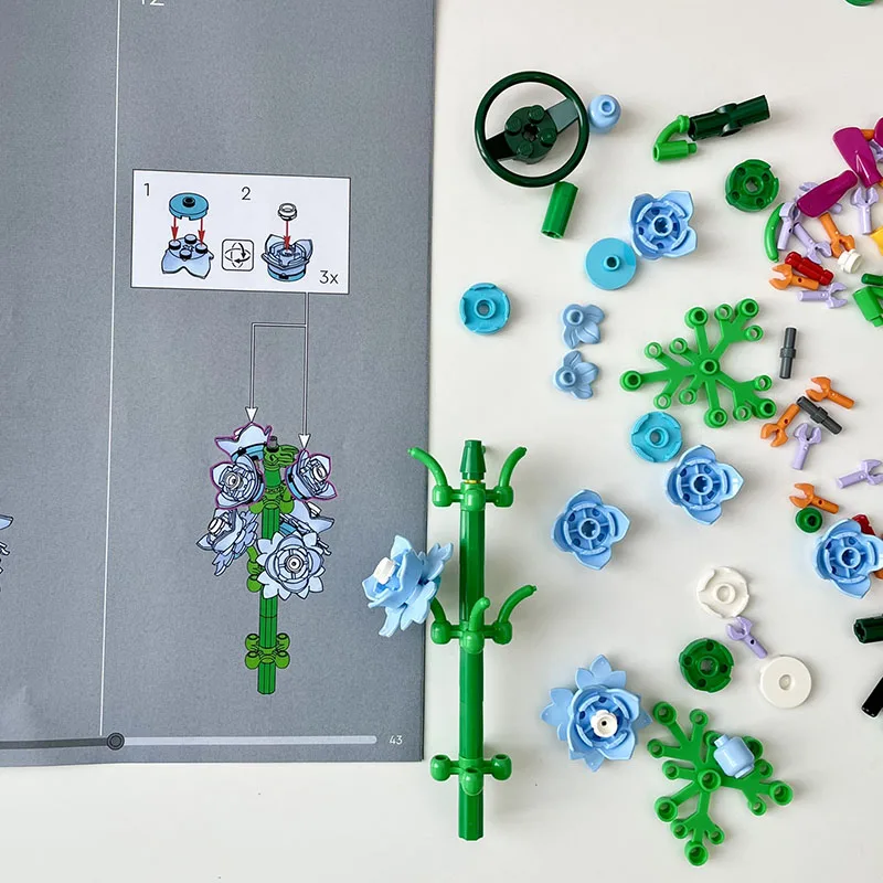 Собранные строительные блоки игрушки детские развивающие цветы букеты