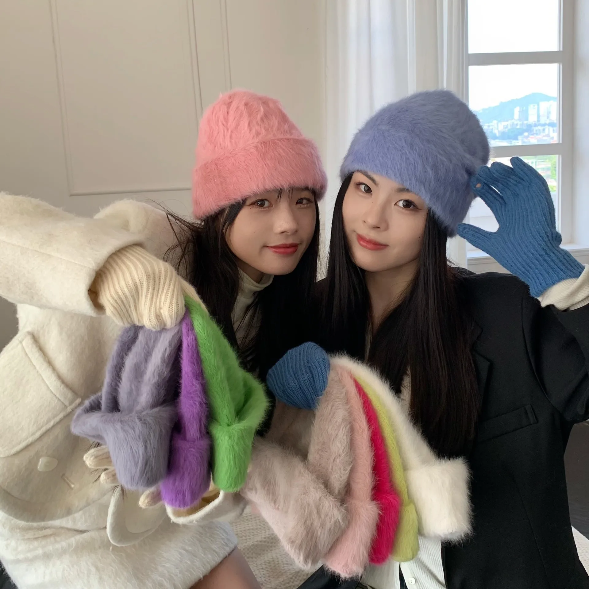 

Женская шапка с кроличьим мехом на осень и зиму