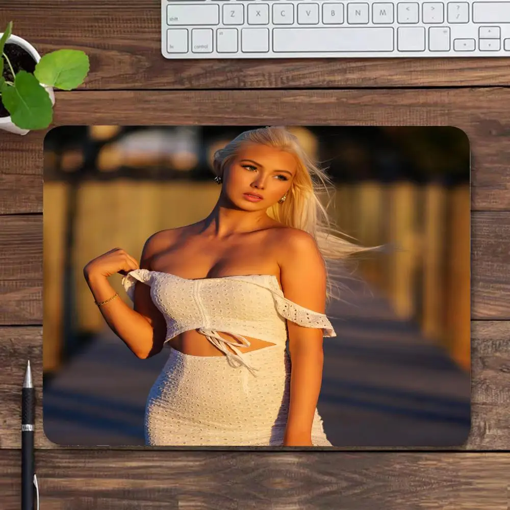 Singer Alena Alena&amp J-Jerry Heil MINISO Mouse Pad Ultrafine Surface Gaming Accessories Keyboard Pads Gamer Mat Rubber Desk