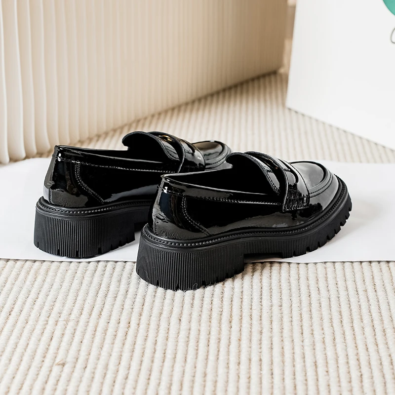 2023 New Women's Loafers British Style Thick Bottom Round Head Retro Small Gold Coin Decoration Black Small Leather Shoes