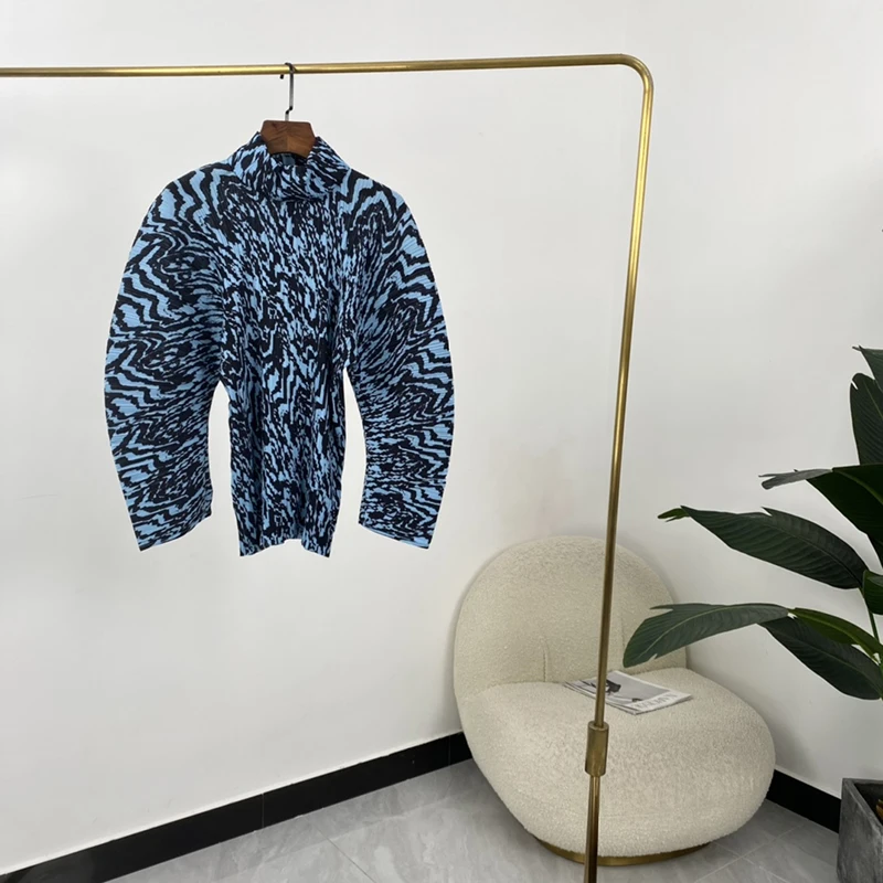 

Texture Daily Wear 2022 Summer Top Quality Black Blue Stripes Print High Street Turtleneck Pleat Woman Blouse Easy Matching