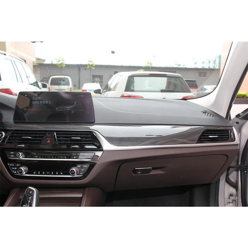 Добавьте стильные внутренние чехлы из настоящего углеродного волокна отделка