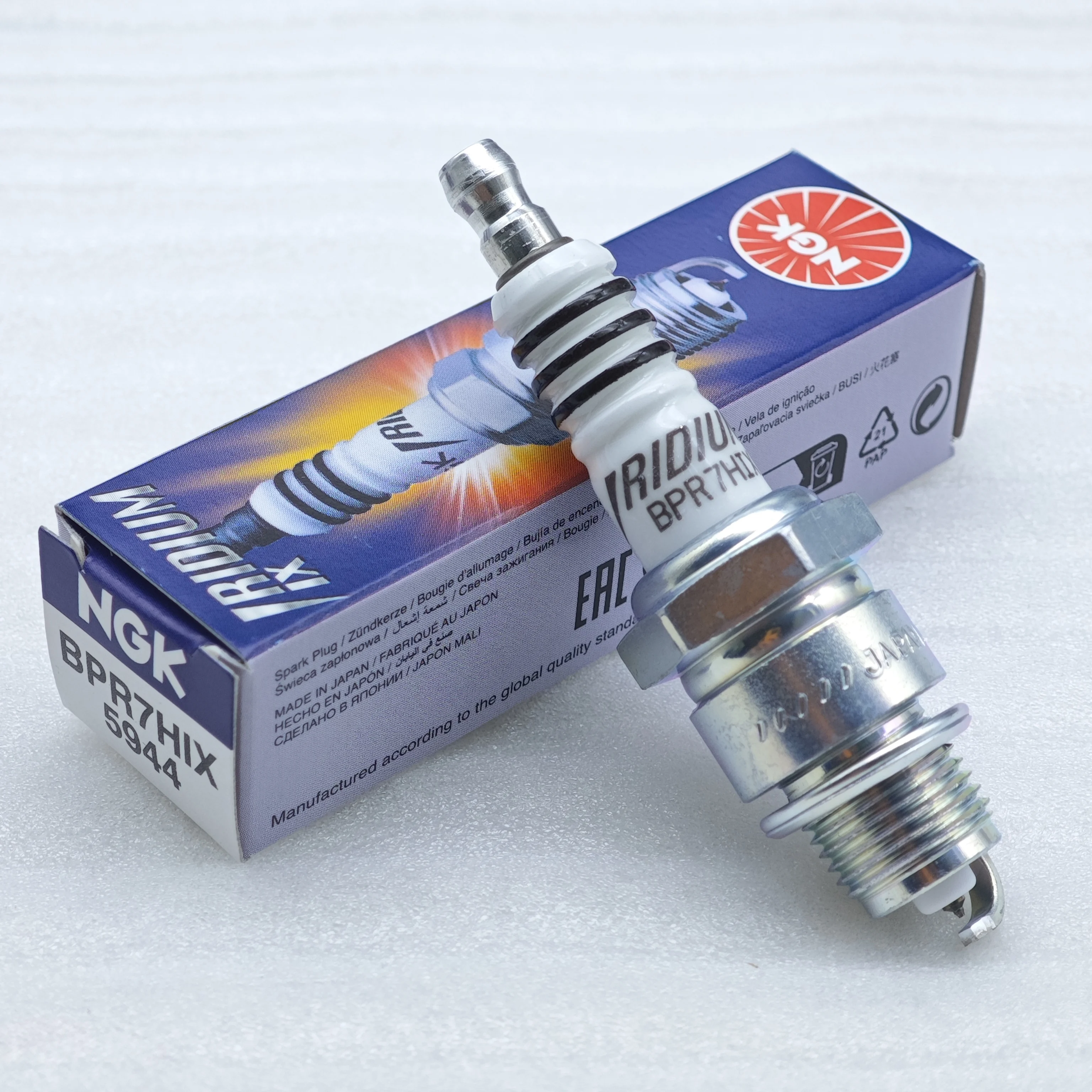 

1 шт. BPR7HIX 5944 NGK Iridium IX Обновление свечи зажигания BP7HS BPR7HS