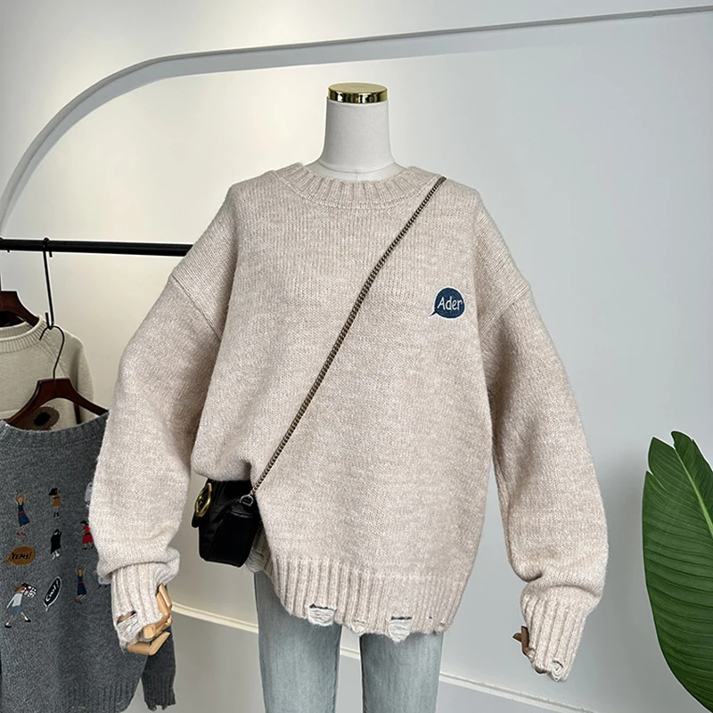 Женский мягкий свитер с вышивкой в американском стиле