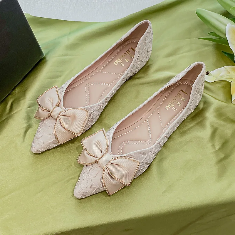 

2022 New Soft Bottom Pointed Toe Flat Shoes Female Net Celebrity Shallow Mouth Bow Large Size 43 Women's Shoes Flats Shoes