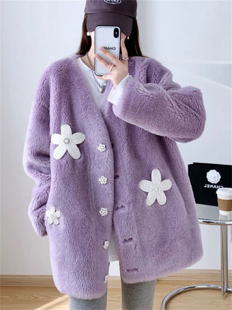 Fur Coat Women 2022 Autumn Winter New Fashion Pearl Flower Button Fur Lamb Wool Coat V-neck Long Sleeve Jacket Outer Wear N1501