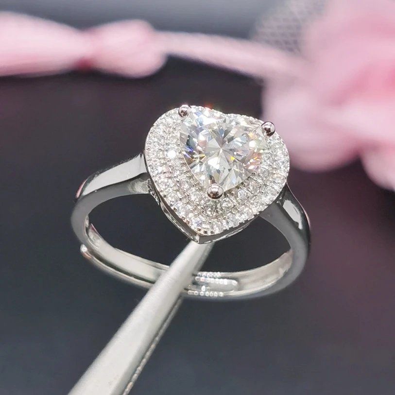 Женское кольцо с муассанитом серебро 100% пробы 925 D