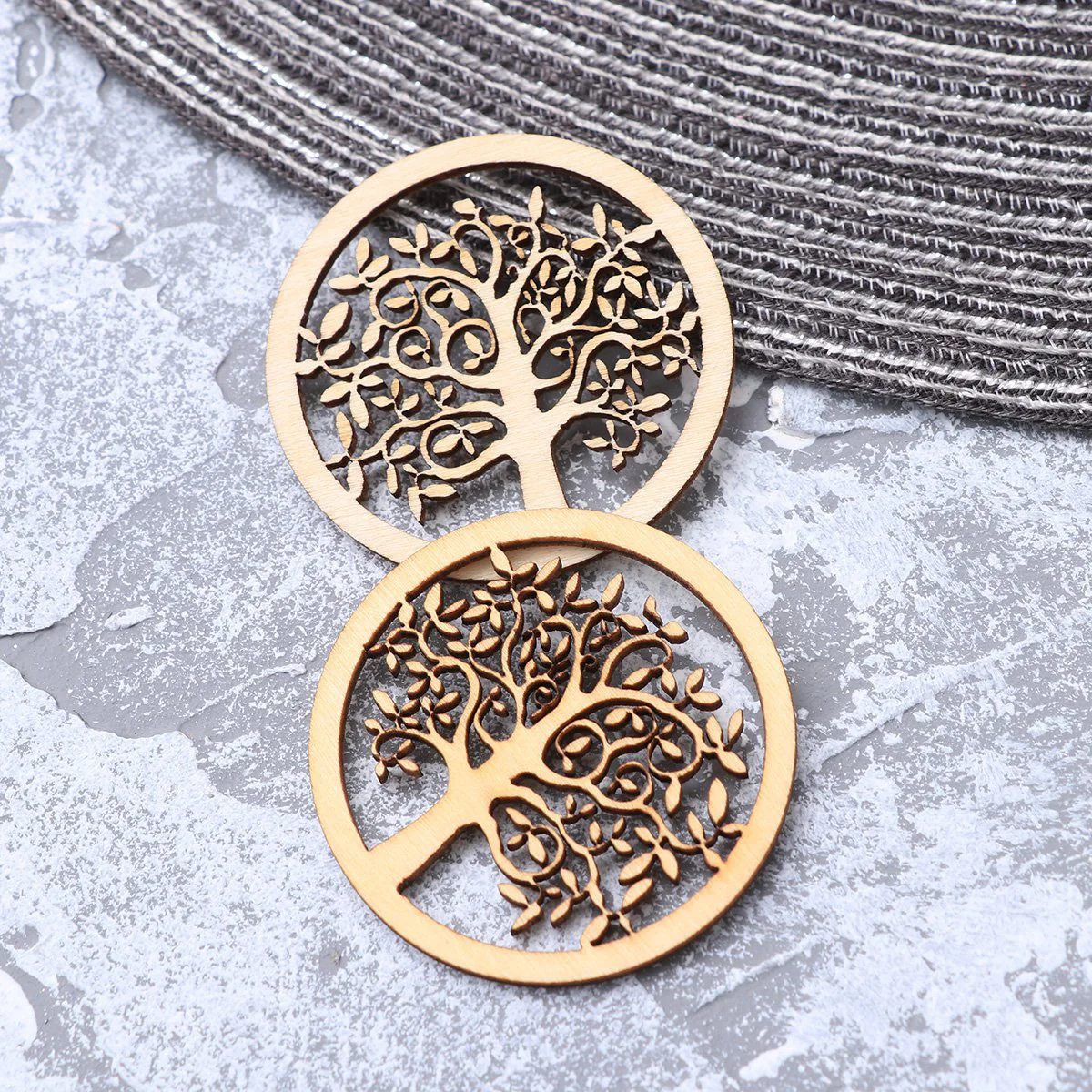 

5pcs Unfinished Wood Wooden Tree Circles Cutouts Slices Shapes Gift Tags Blank Wooden Tree Embellishments for DIY Craft Hanging