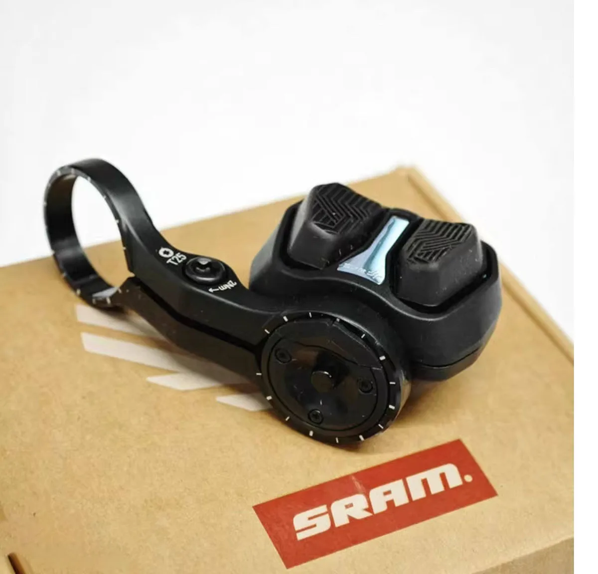 Фото Контроллер SRAM AXS POD Ultimate L/R: Абсолютно новый дизайн с двумя кнопками Click & Fire для улучшенного велоспорта №2