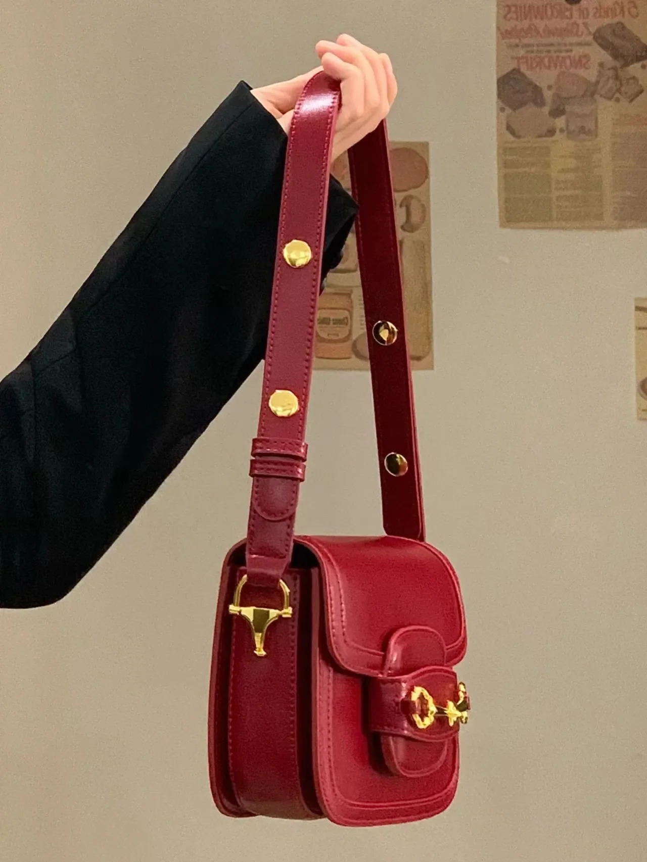 

Trend Red Wine Bag Crossbody 2023 Bag PU Elegant Temperament Shoulder Lock Bag New Women's Buckle Exquisite