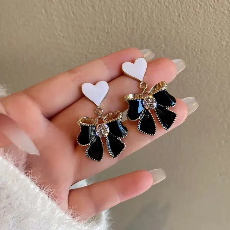 

S925 Silver Needle Retro Bow Heart Ear Pendants Light Luxury Fashion Sweet Small Fresh Versatile Earrings