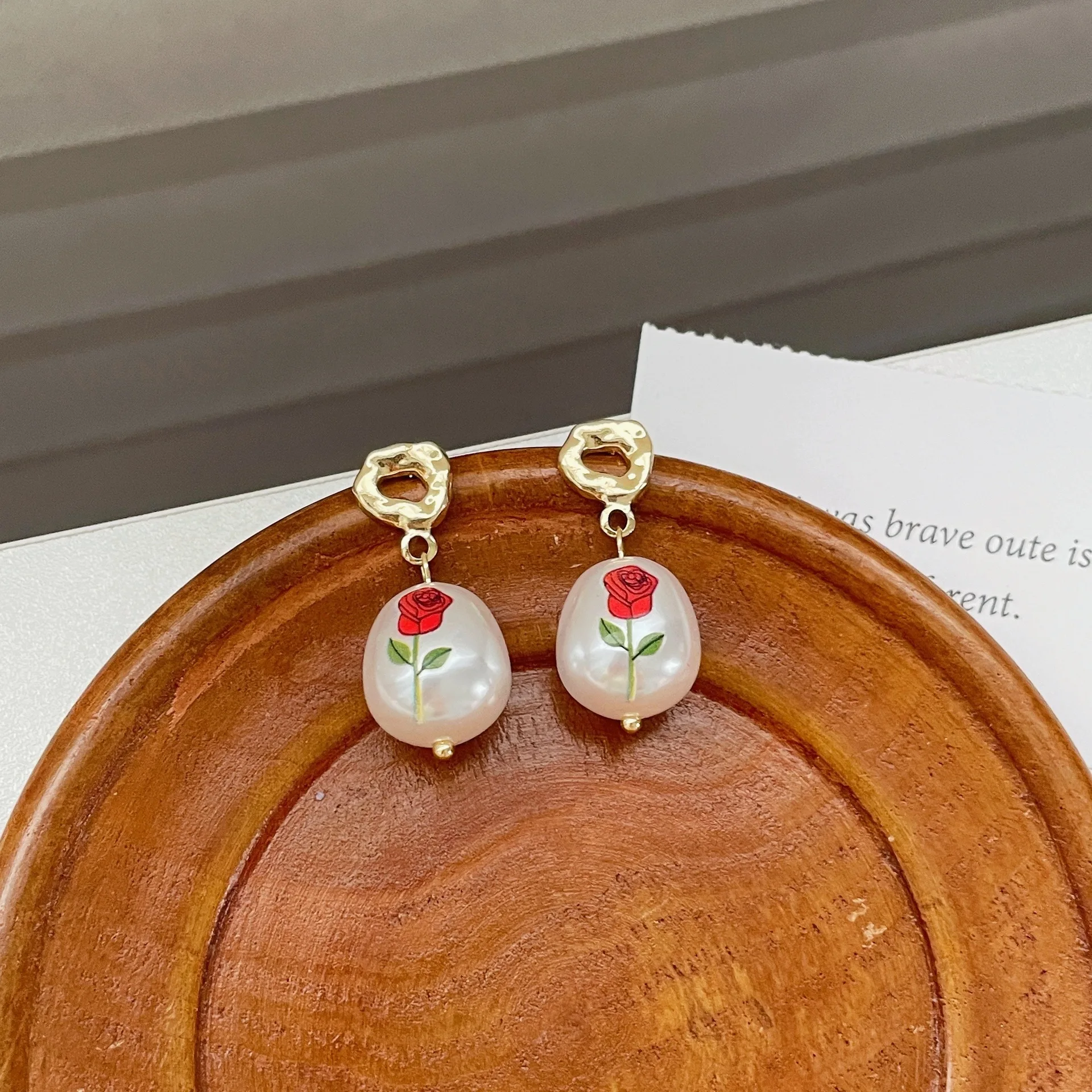 

Korean Earrings Small Round Pearl Red Rose Clip on Earrings Baroque Pearl Ear Clip Earrings Fake Piercing for Women Wedding