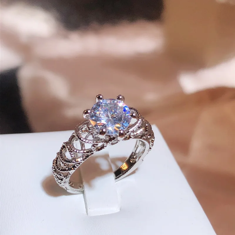 

Модные кольца серебряного цвета для женщин 925 кольцо с вырезами со штампом оптовая продажа индивидуальные большие циркониевые женские коль...