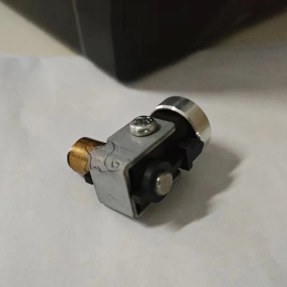 D257-9900 D258-1568 Кронштейн замка совместимый с деталями копировального аппарата Ricoh