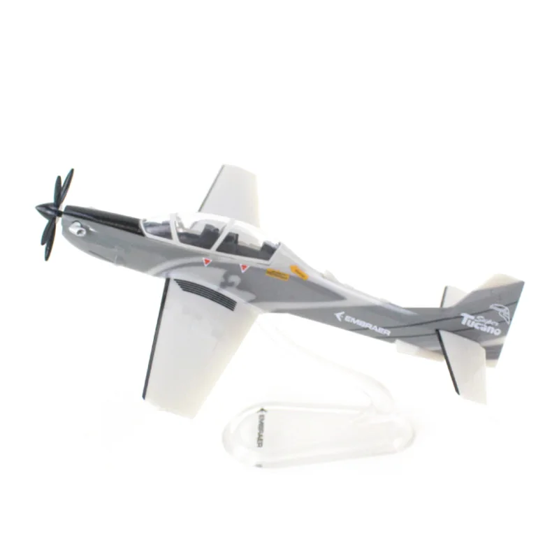 Модель самолета в масштабе 1/100