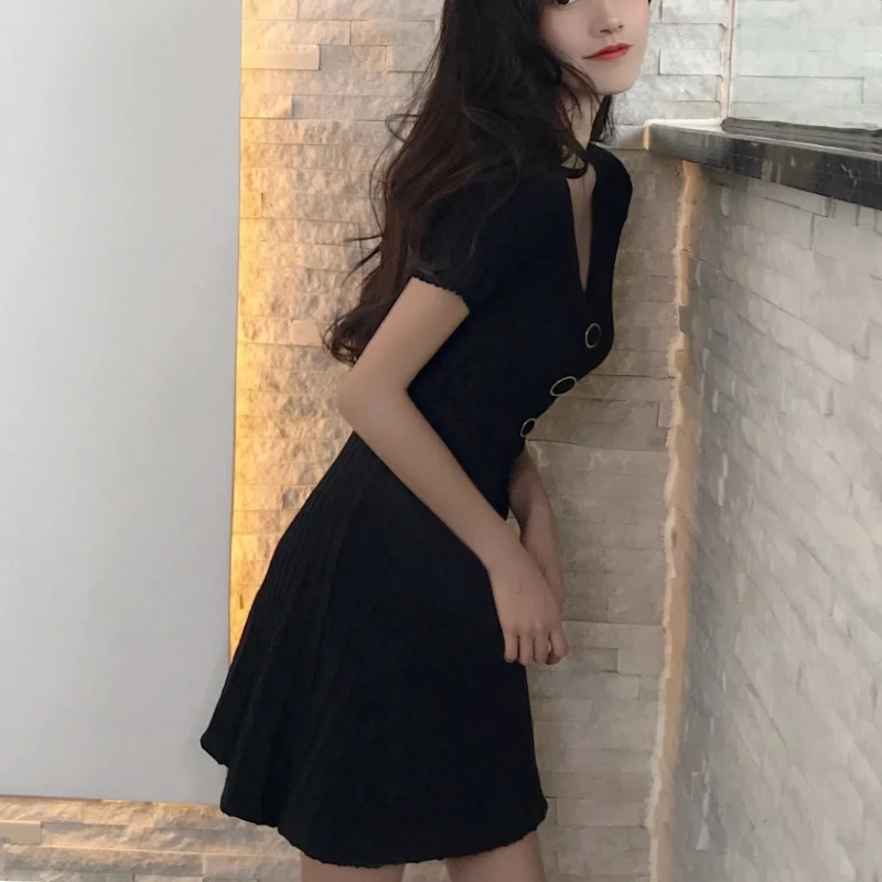 Женское летнее платье-трапеция с V-образным вырезом и коротким рукавом