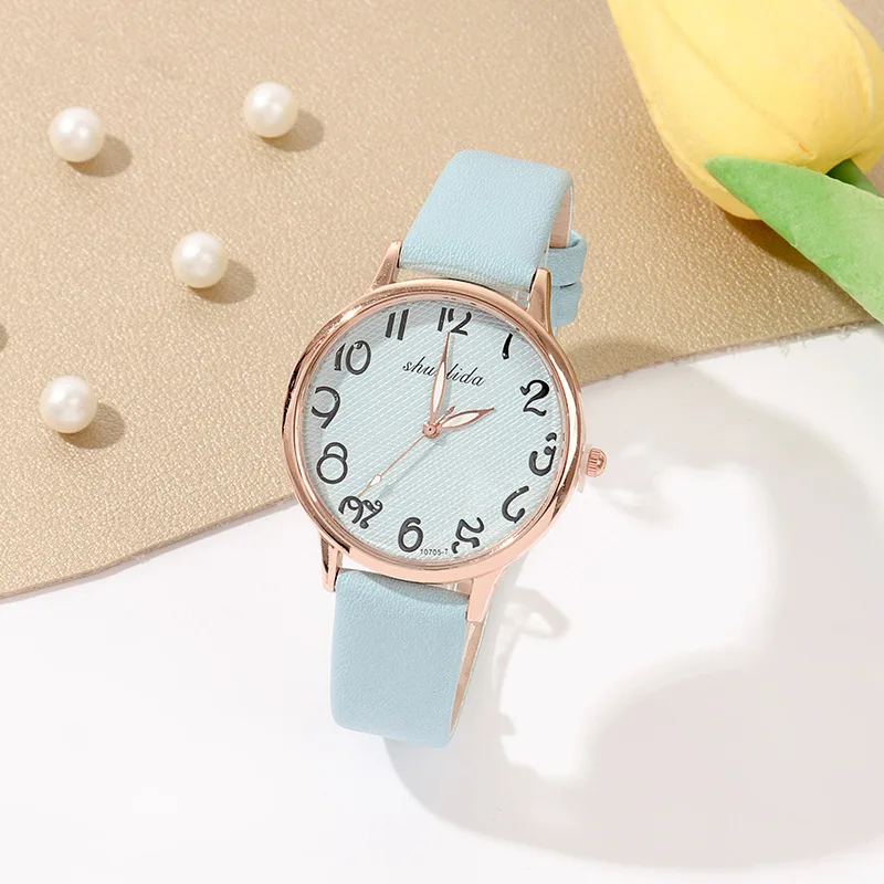 

Модные женские кварцевые часы с кожаным ремешком