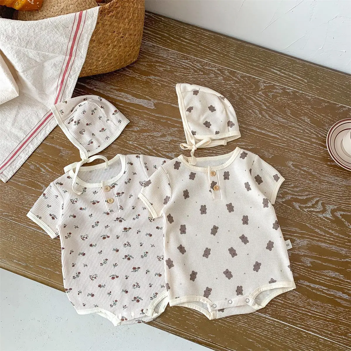 

2022 Summer Short Sleeve Baby Bodysuit Cotton Floral Bear Print Toddler Baby Girl Boy Jumpsuit+Hat Infant Newborn Waffle Clothes