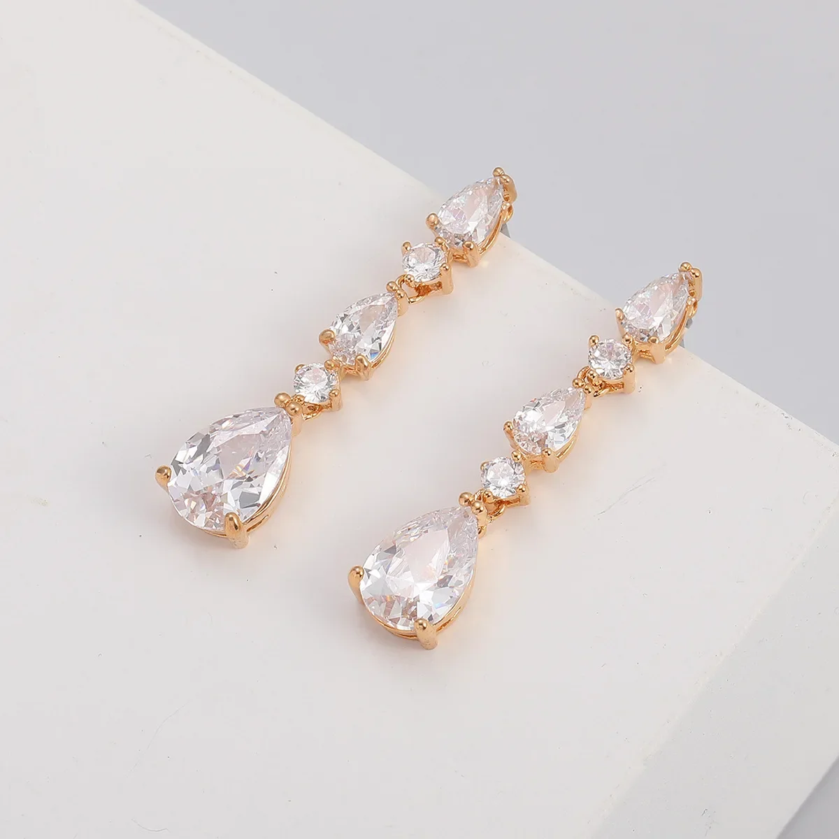 Элегантные длинные серьги-капли для женщин модные медные инкрустированные