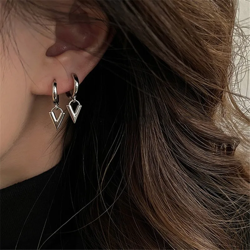 Модные серьги-кольца Lettter V-образной формы для женщин геометрические серьги в