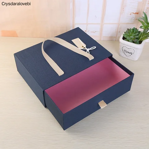Картонная подарочная коробка Crysdaralovebi