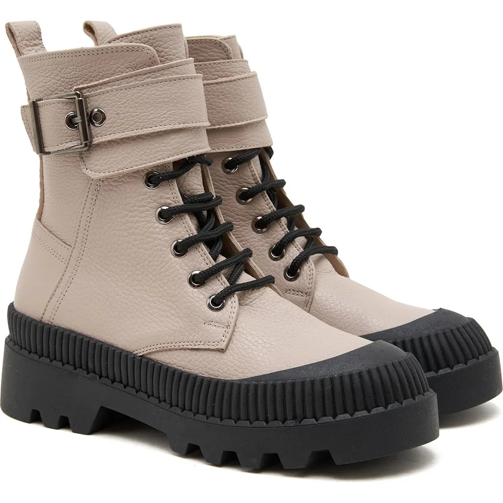 

Dorlie Pfrend Women Leather Boots