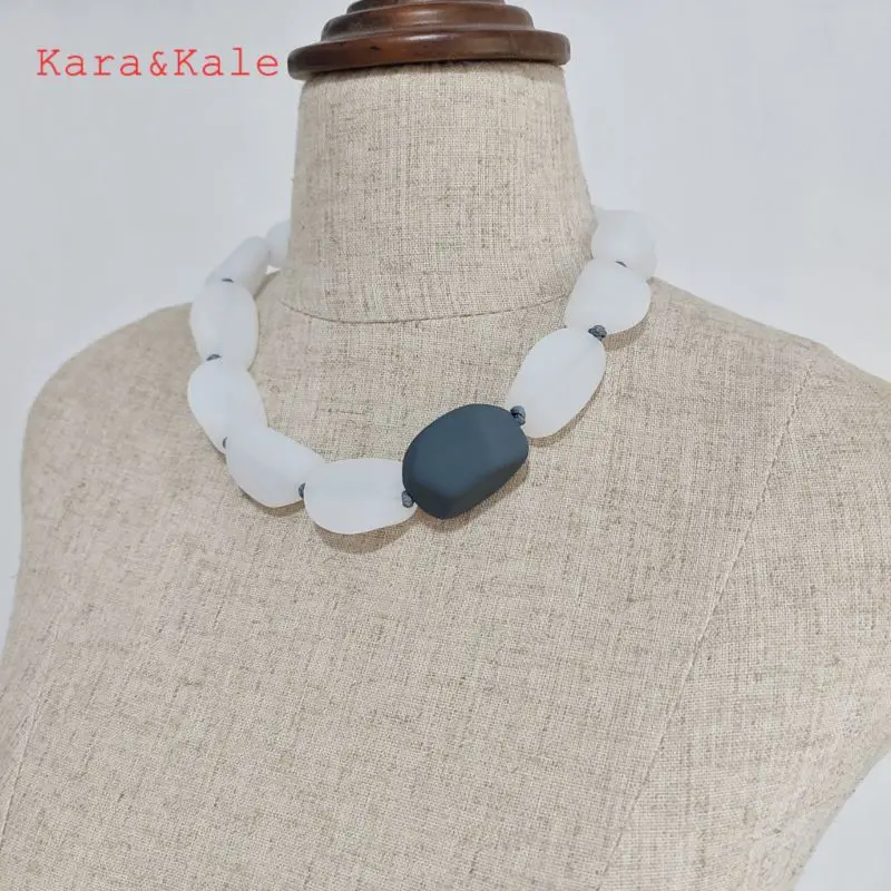 

Kara&Kale Short Necklace Hand Beaded Frosted White Acrylic Beads Women's Fashion Jewelry Ethnic Necklace Exaggerated Style