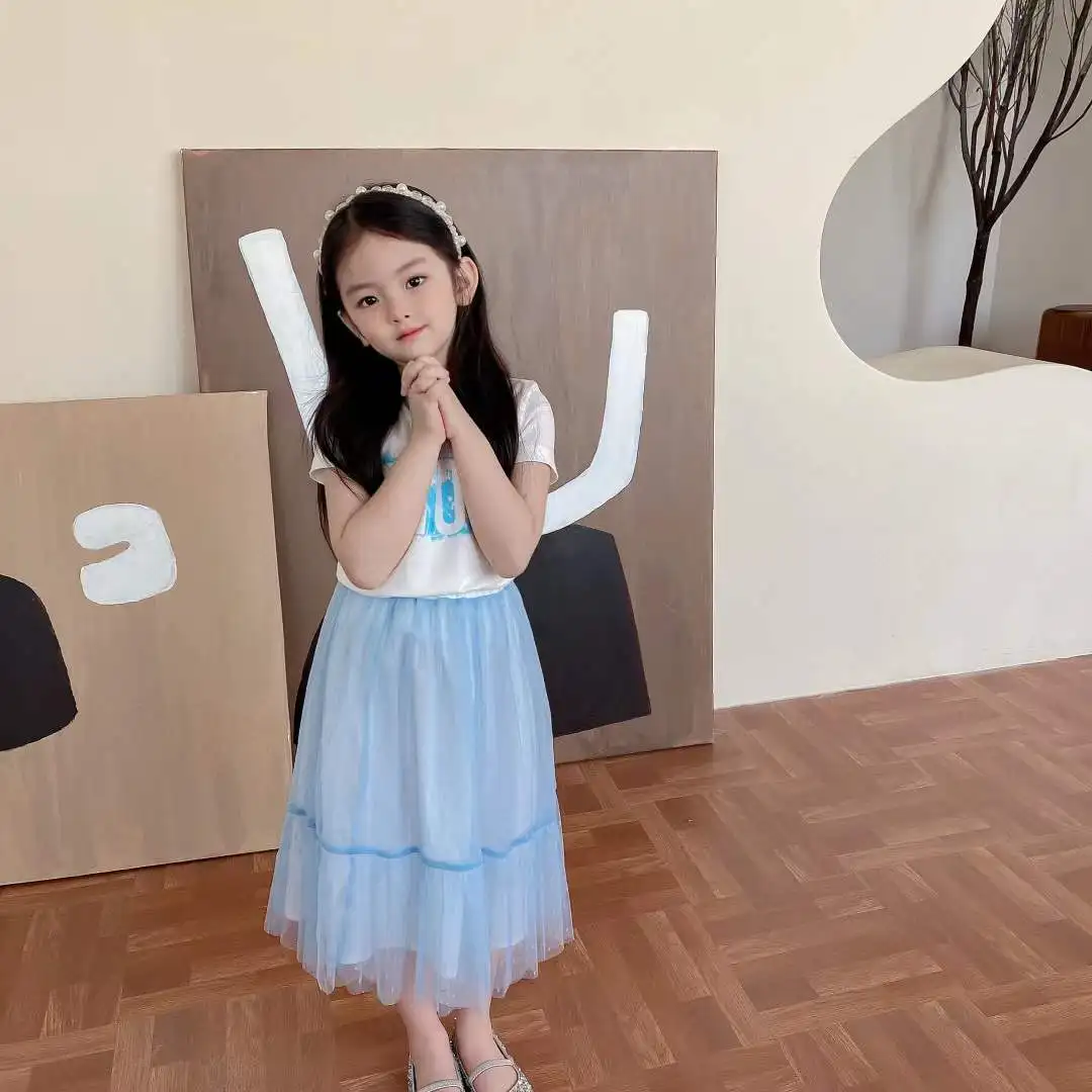 

Новый детский костюм с юбкой 2022 подходит для девочек в возрасте от 3 до 10 лет. Ткань удобная, стиль новый.