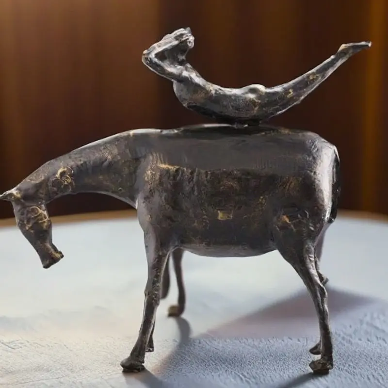 

Металлическая статуэтка железной лошади акробата