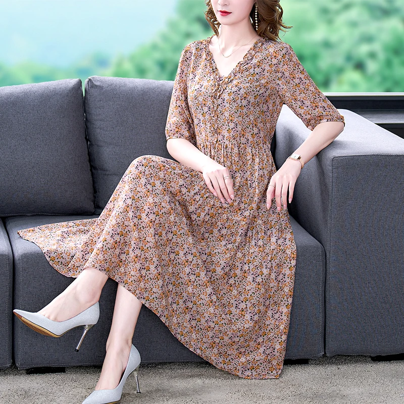 

Женское светильник-миди из шелка тутового шелкопряда с коротким рукавом