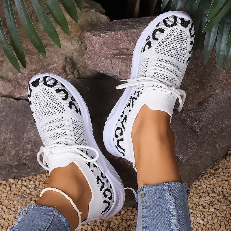 

Женские сетчатые спортивные туфли на плоской подошве, повседневные кроссовки для бега на платформе, новинка 2023, дышащая удобная Женская дорожная обувь со шнуровкой
