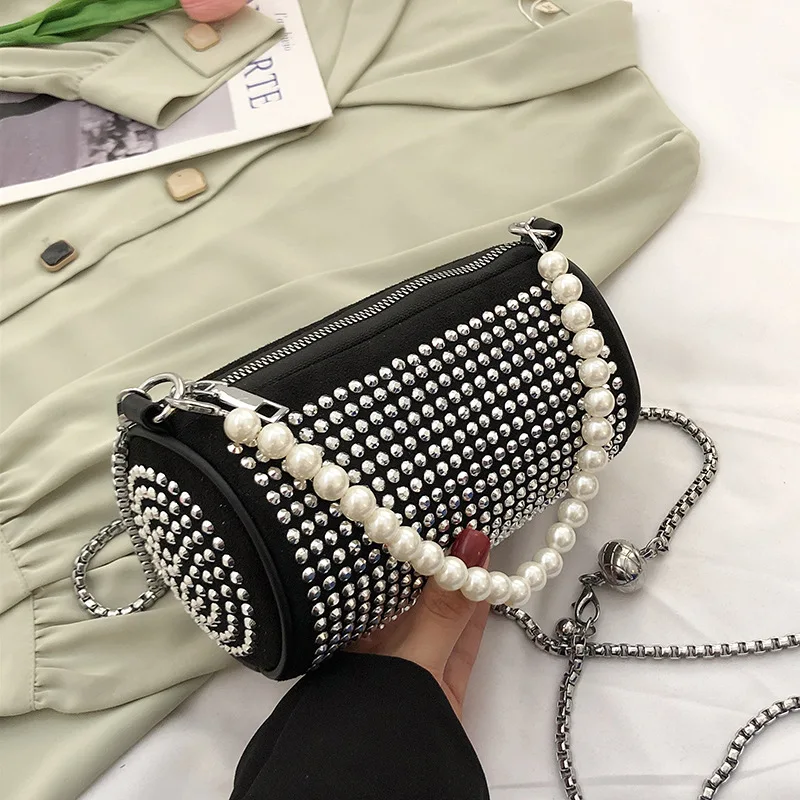 

Женская сумка 2022, трендовые сумки через плечо из искусственной кожи для женщин, маленькая модная женская сумка на плечо с жемчужной цепочко...