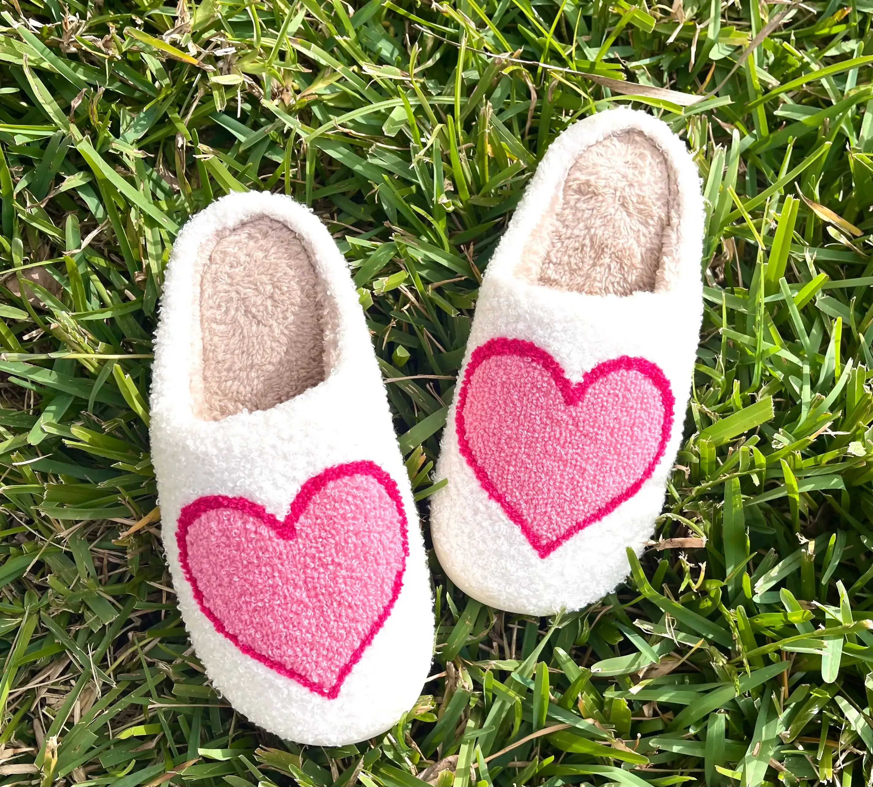 Тапочки пушистые с сердечками домашняя хлопковая обувь подарок на день матери