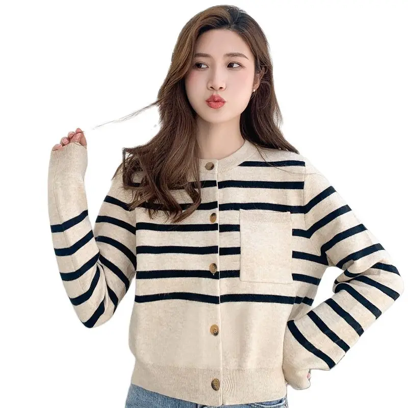

2022 Spring New Korean Vversion Trend Striped Sweater Womens Lazy And Thin Cardigan Loose Knitted Cardigan Coat