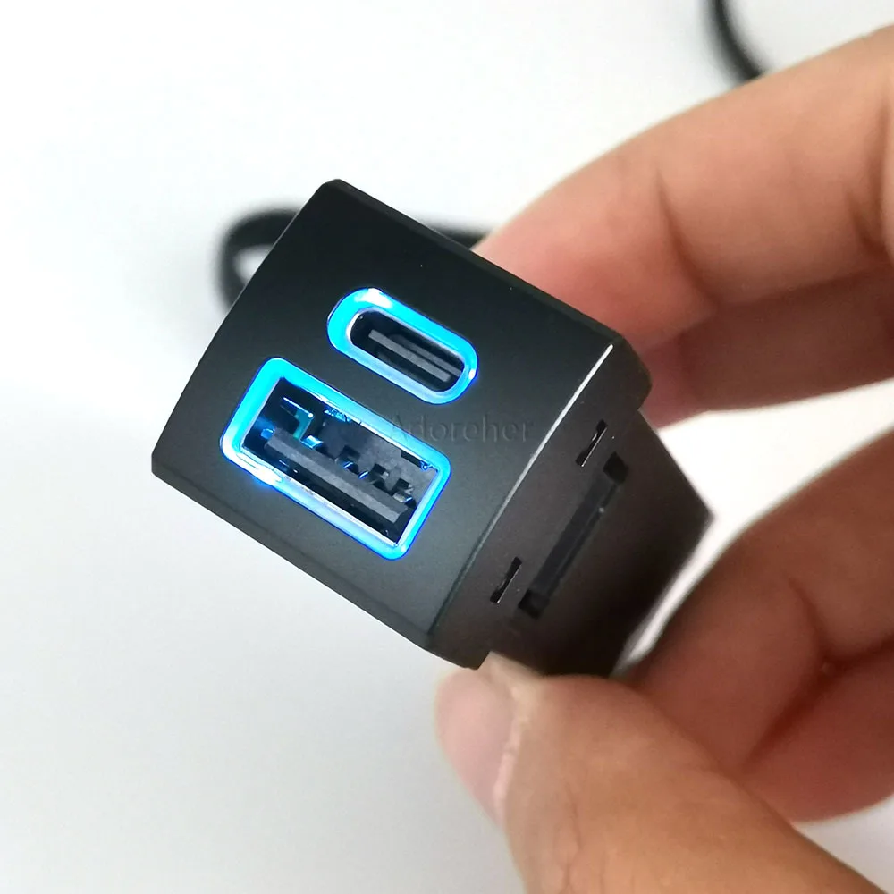 Фото Автомобильное зарядное устройство с двумя портами USB QC3.0 Type-C PD для Toyota Land Cruiser Prado 150 Rav4 Camry Corolla 18-22 №4
