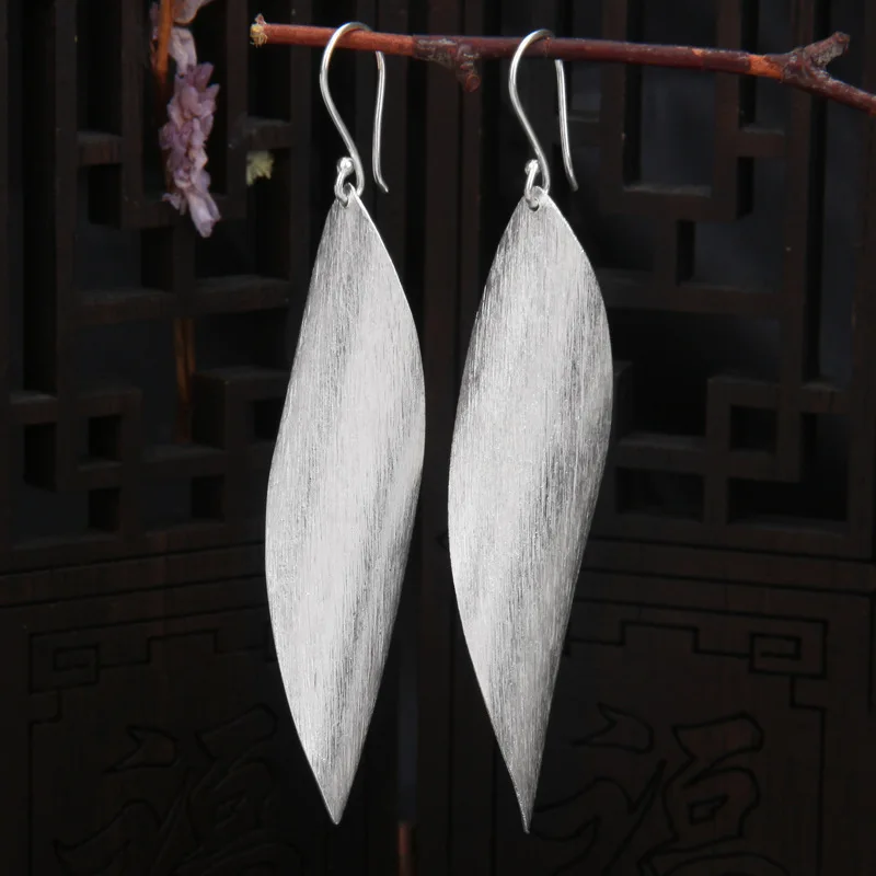 

Женские серьги в виде листьев из серебра 925 пробы